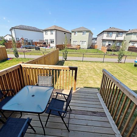 Beautiful Home With 4 King Beds,Airport,Disney+ Edmonton Eksteriør bilde