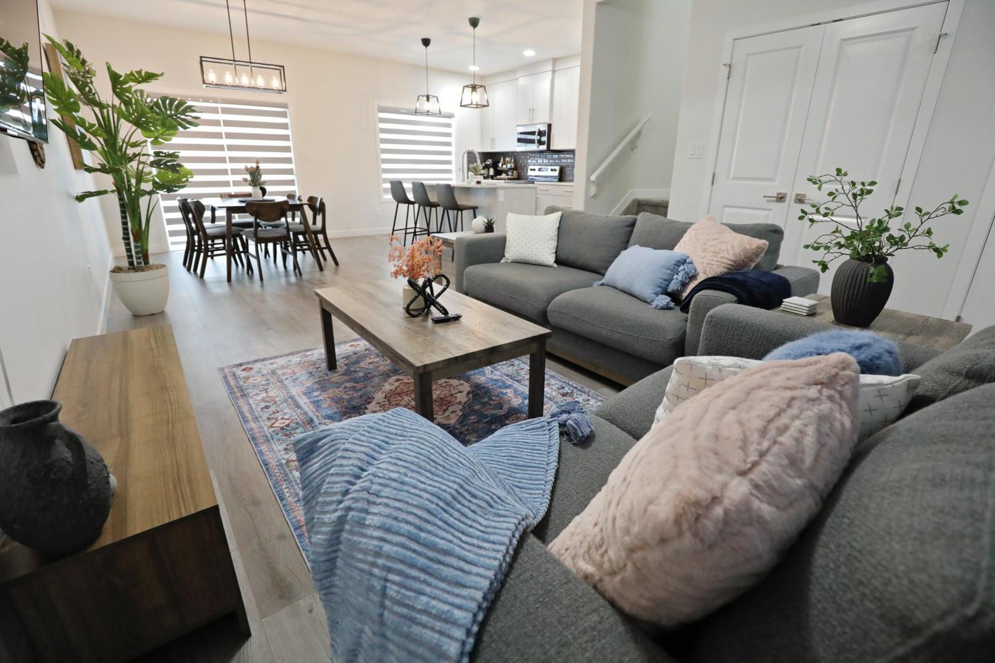 Beautiful Home With 4 King Beds,Airport,Disney+ Edmonton Eksteriør bilde