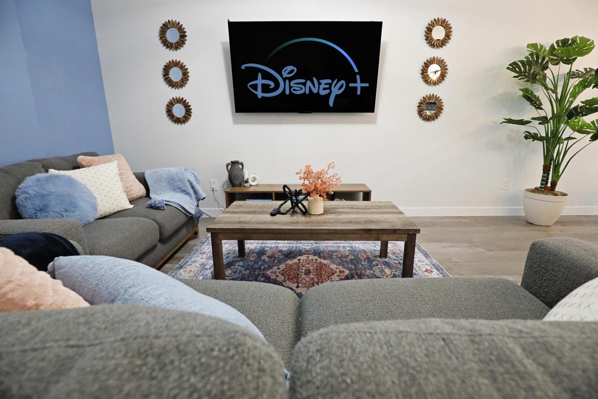 Beautiful Home With 4 King Beds,Airport,Disney+ Edmonton Eksteriør bilde