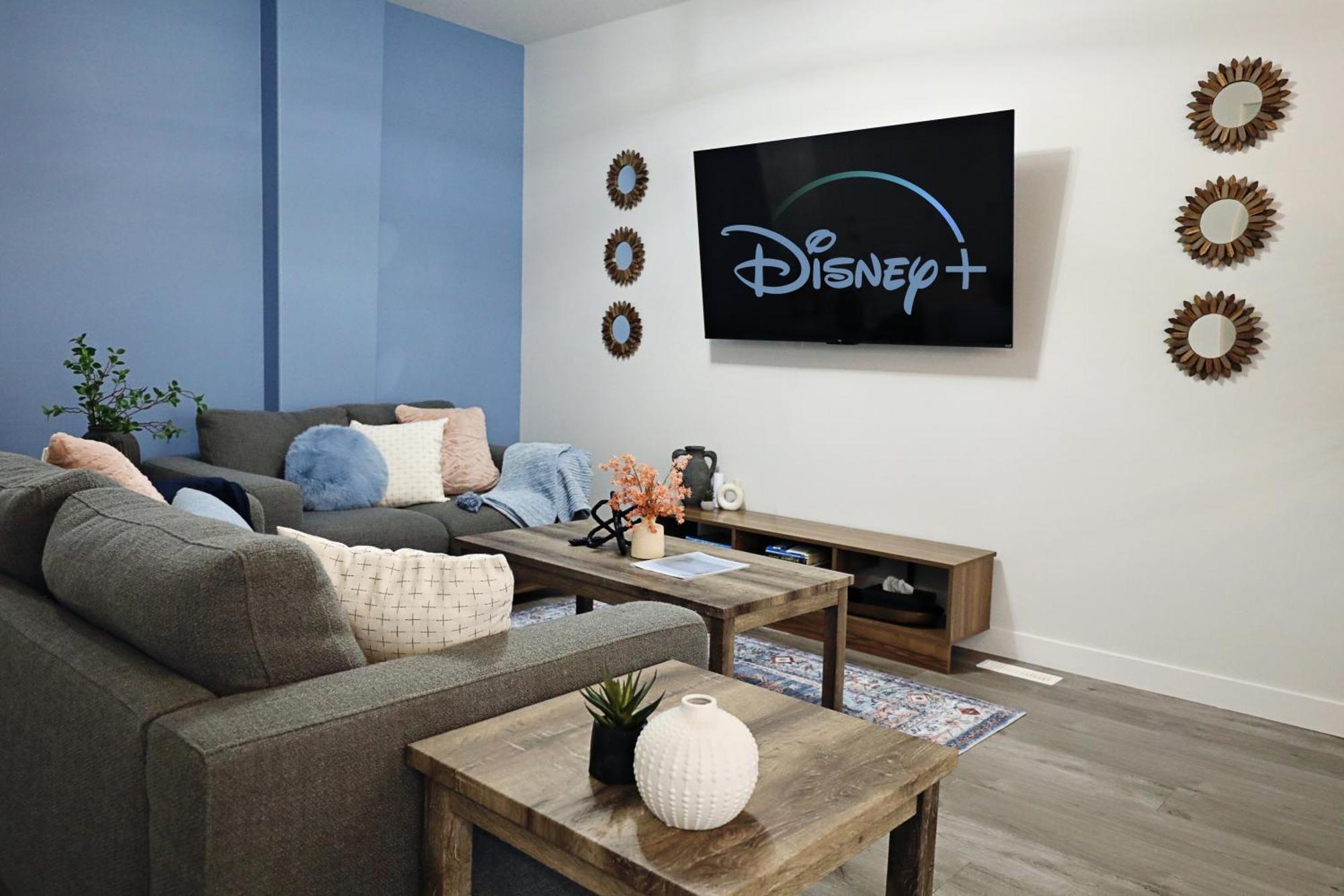 Beautiful Home With 4 King Beds,Airport,Disney+ Edmonton Eksteriør bilde