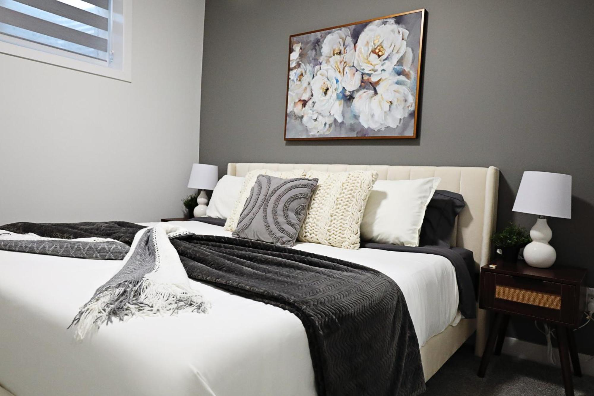 Beautiful Home With 4 King Beds,Airport,Disney+ Edmonton Eksteriør bilde