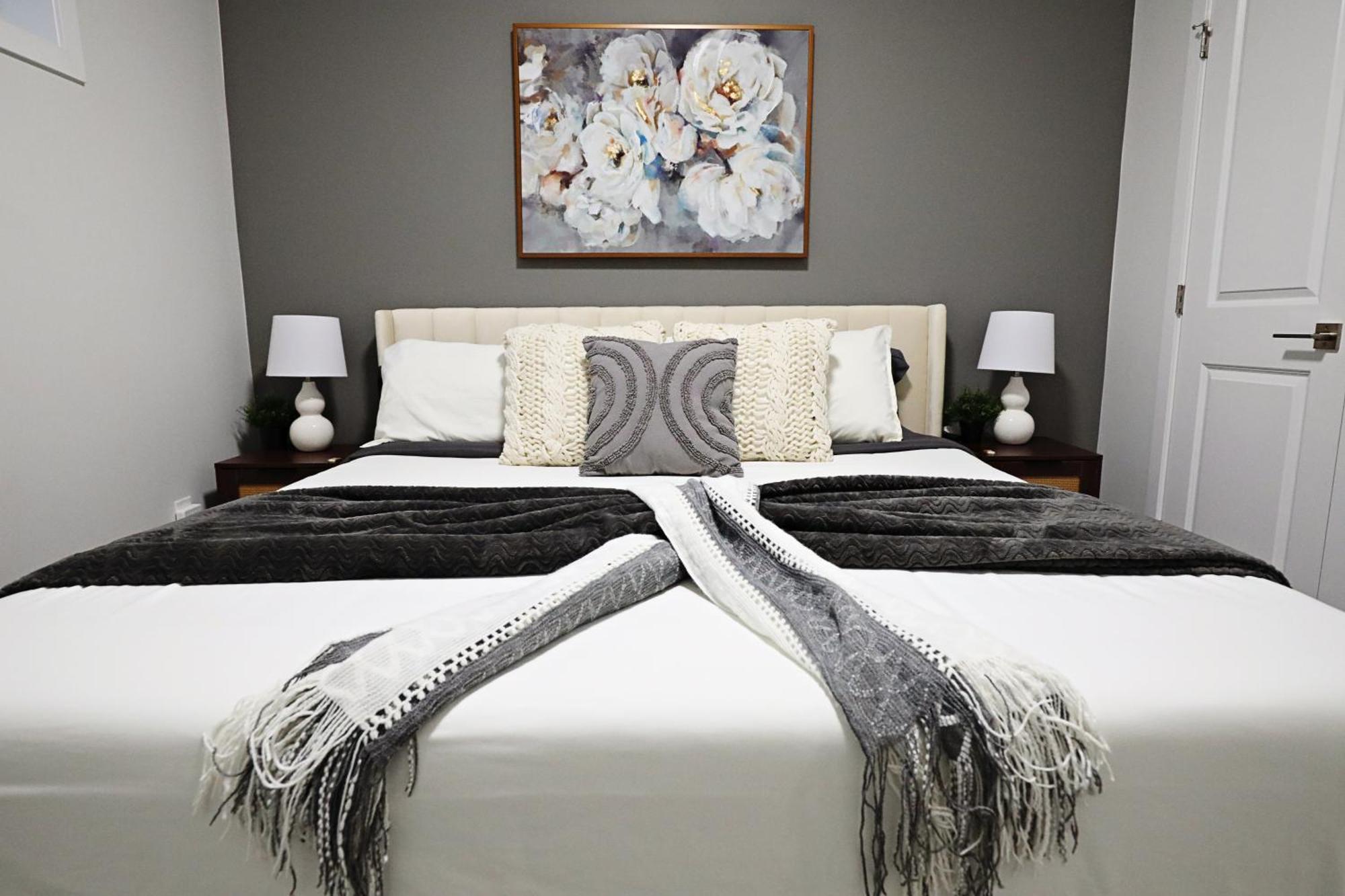 Beautiful Home With 4 King Beds,Airport,Disney+ Edmonton Eksteriør bilde