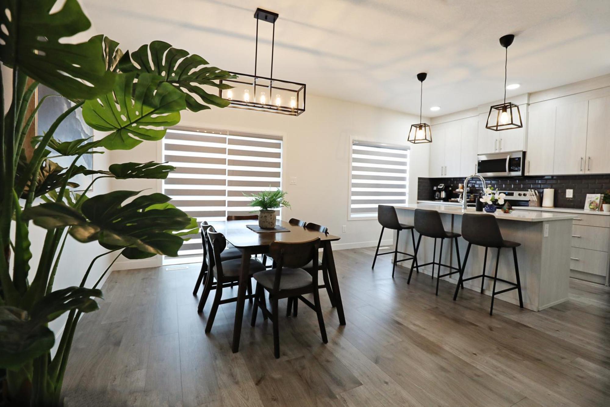 Beautiful Home With 4 King Beds,Airport,Disney+ Edmonton Eksteriør bilde