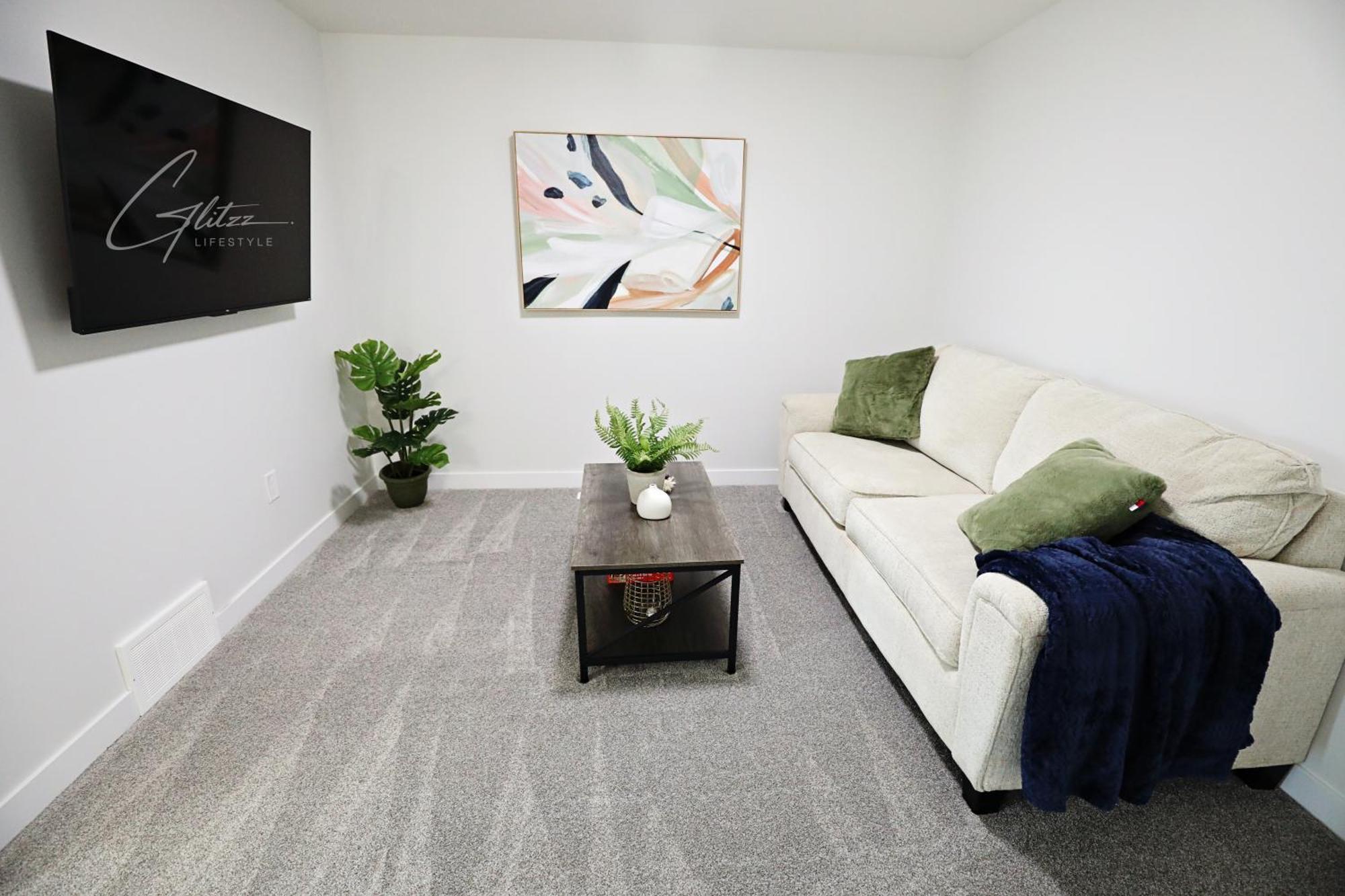 Beautiful Home With 4 King Beds,Airport,Disney+ Edmonton Eksteriør bilde