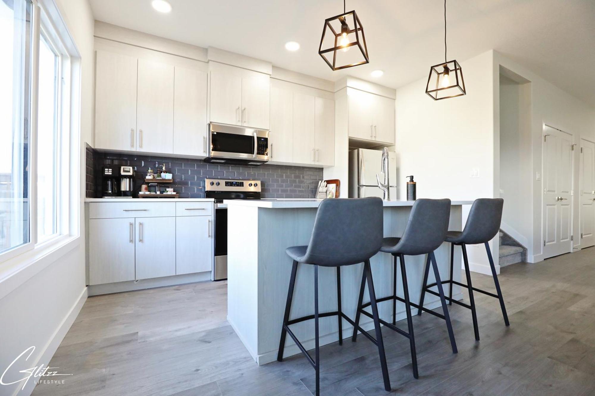 Beautiful Home With 4 King Beds,Airport,Disney+ Edmonton Eksteriør bilde